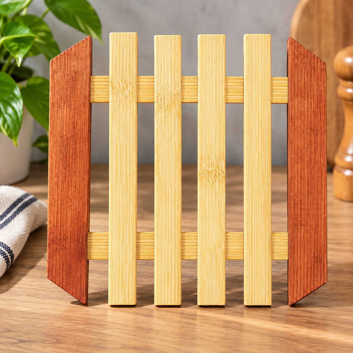 Premium Wooden Hot Pot Stand – Heat-Resistant Kitchen Trivet Apne kitchen aur dining table ko dein ek stylish aur natural look is beautiful Wooden Hot Pot Stand ke saath.