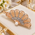 Elegant Rose Gold Floral Hair Clip with Pearl & Rhinestones Add a touch of elegance and sparkle to your hairstyle with this beautiful rose gold floral hair clip. Featuring delicate peach-